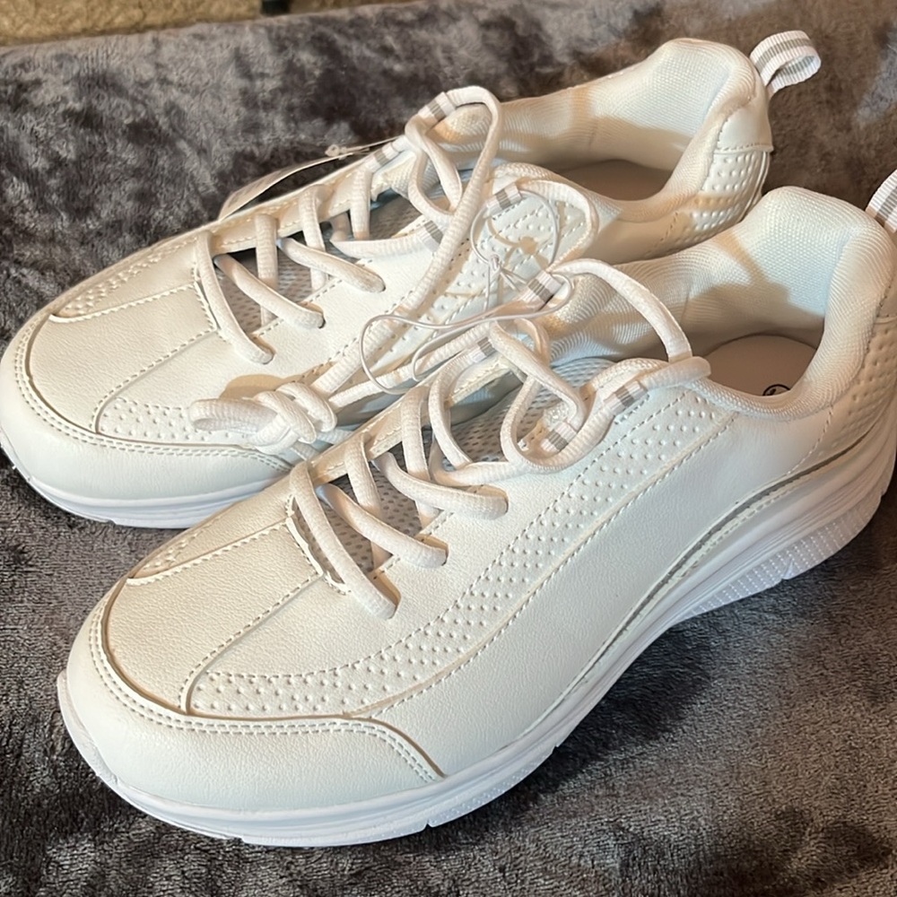 MTD Women's White Athletic Shoes 9.5W. NWT - Picture 3 of 8